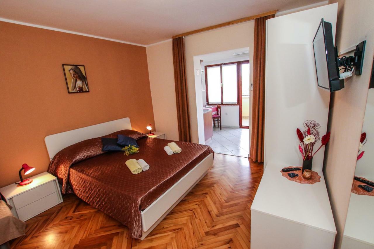 Apartments Ritosa Porec Exterior photo